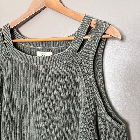 Hollister Sweaters - HOLLISTER cold shoulder olive green ribbed knit cotton sweater sz L cute casual